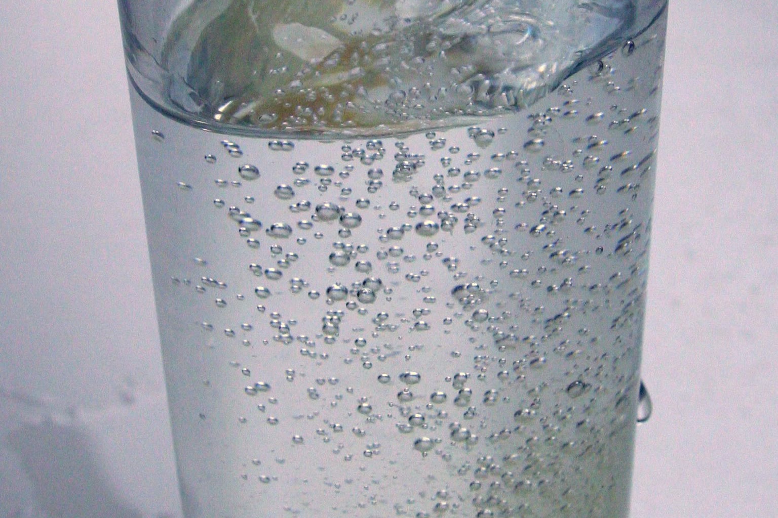 Supplement capsule and water glass