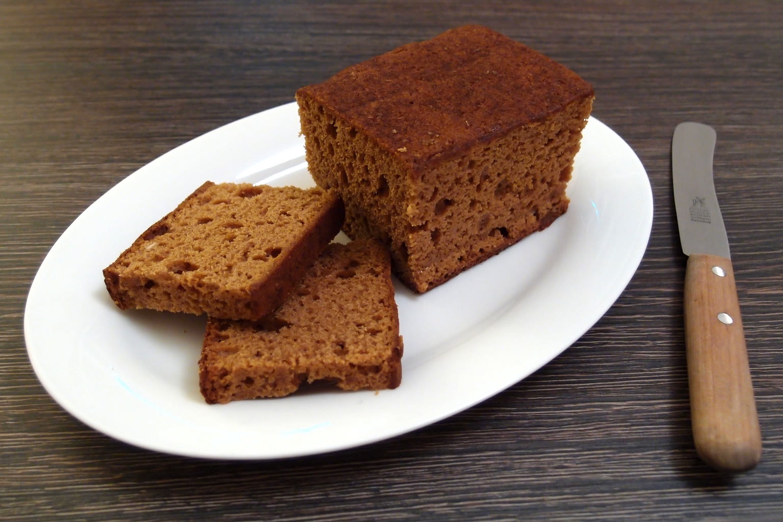 Sliced date syrup gingerbread loaf