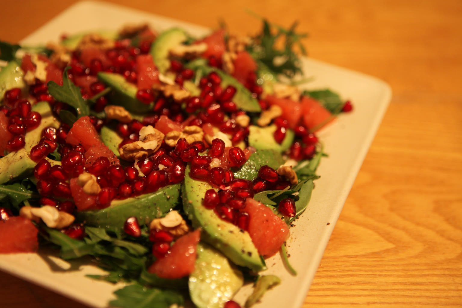 Leafy greens and walnuts bowl